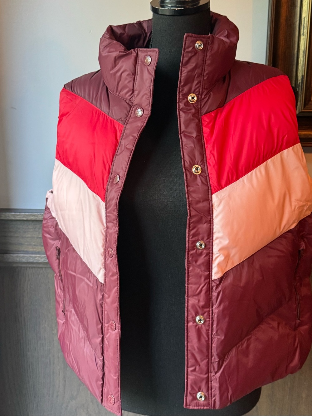 Old Navy Colorblock Puffer Vest in Maroon & Pink medium NWT - Picture 6 of 8